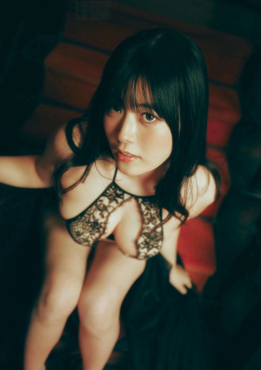 That signature captivating look from Umi Shinonome again