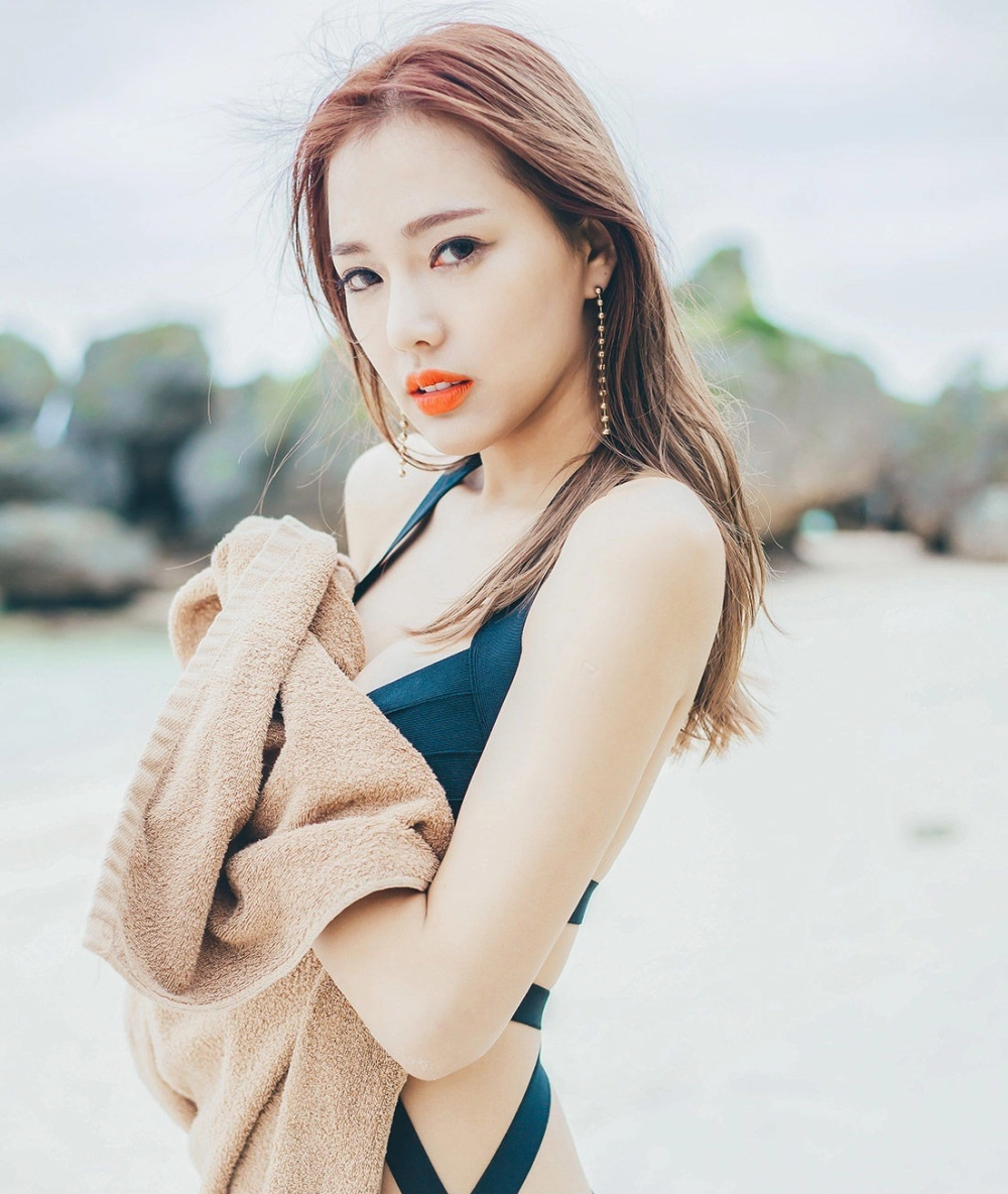 The stunning presence of Victoria Lin