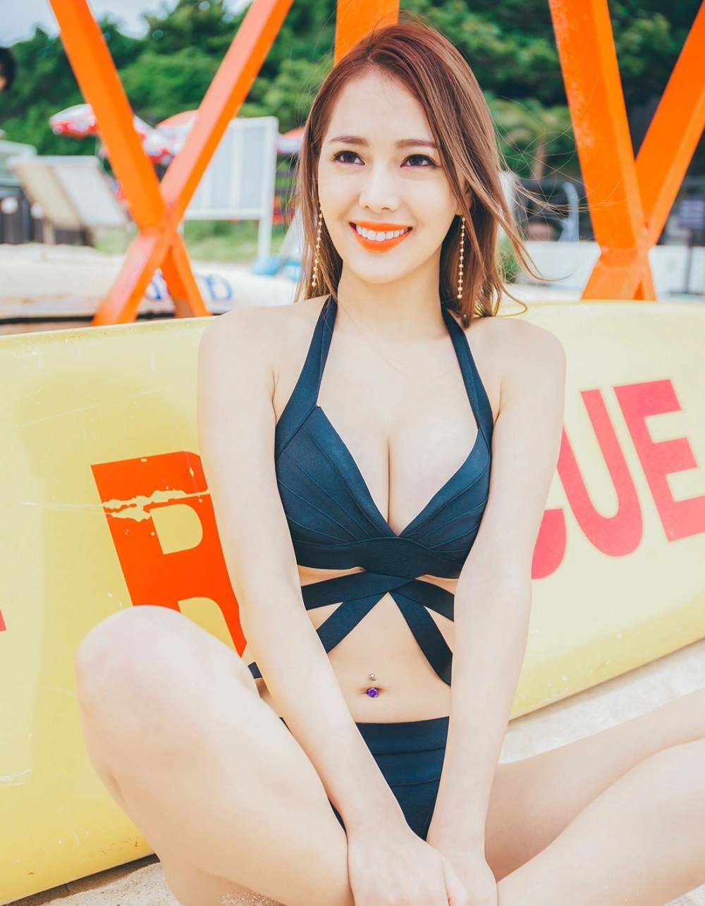 Sensationally attractive Victoria Lin