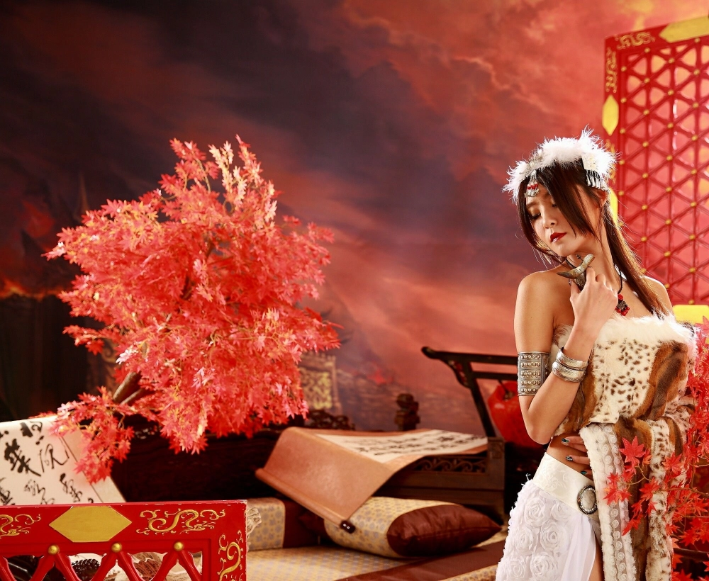 Irresistible beauty amplified by the unique style of Winnie Xiaoxue