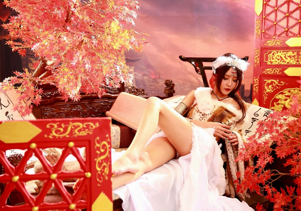 Her confident pose defines the essence of Winnie Xiaoxue elegance