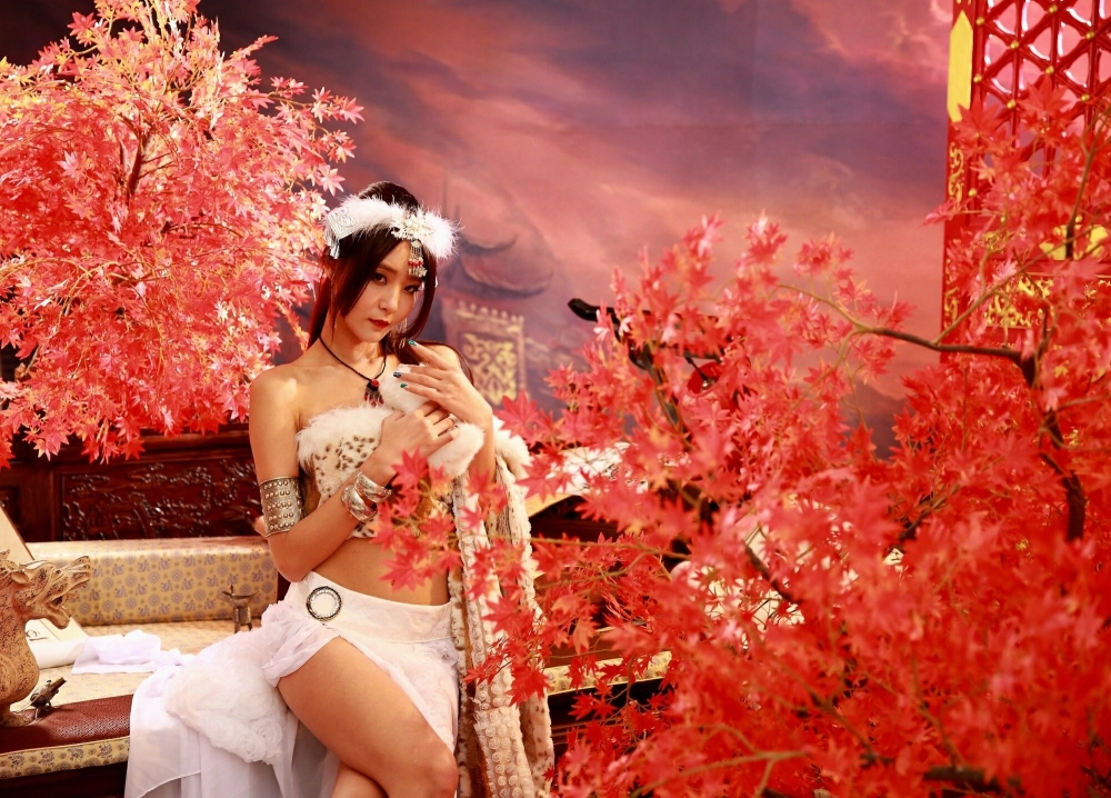 Winnie Xiaoxue Taiwanese model glows with elegance