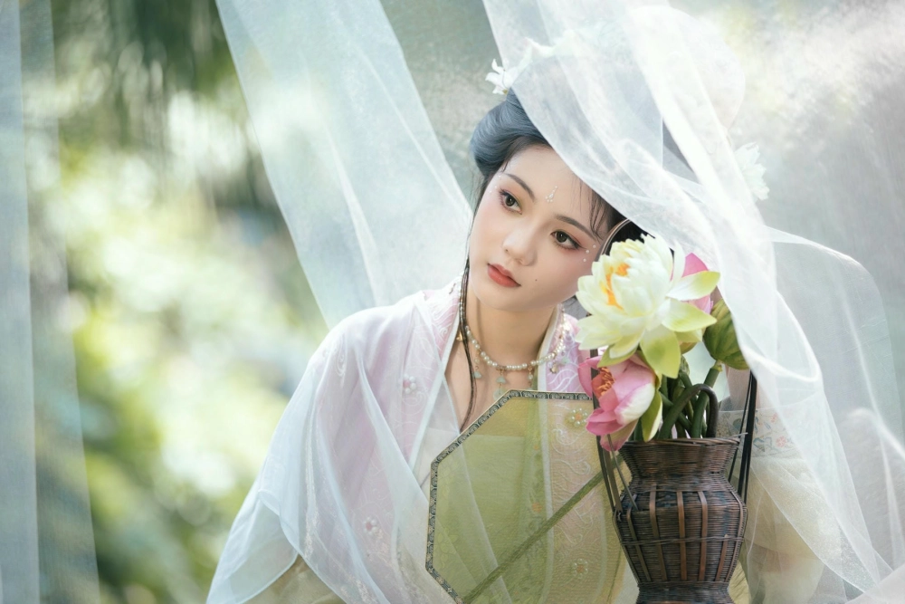 Wu Ying Kunkun captured in golden hour light