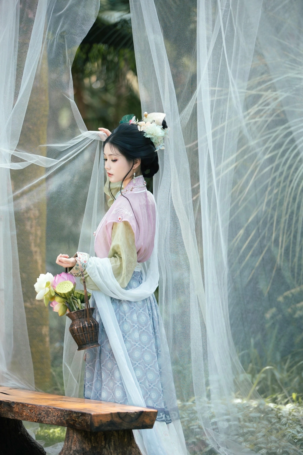The stunning scenery featuring Wu Ying Kunkun