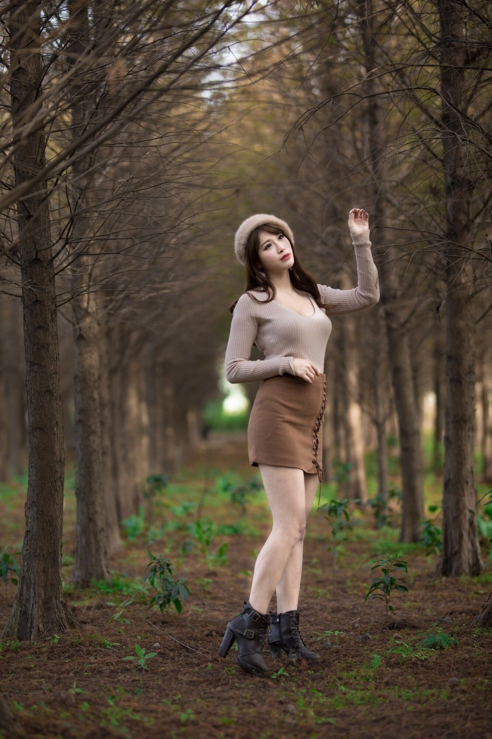 Wu Yuqi embodies irresistible femininity and grace