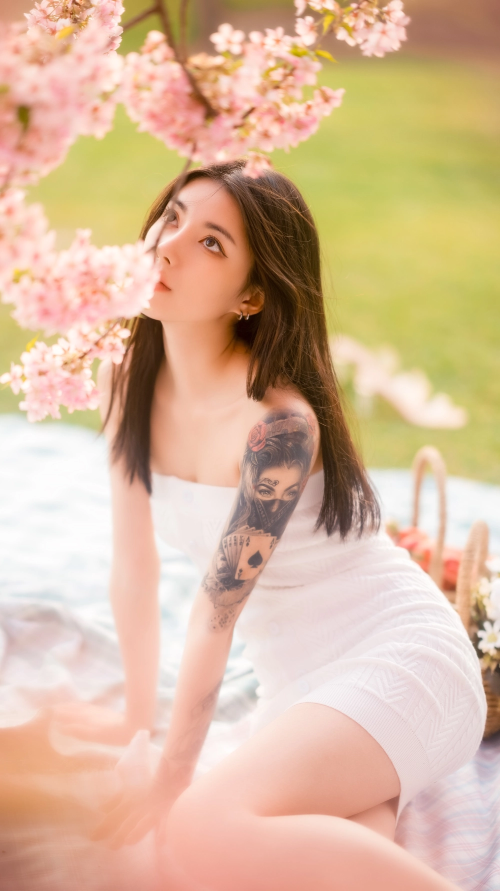 An alluring outdoor portrait of Xiao Yueyue