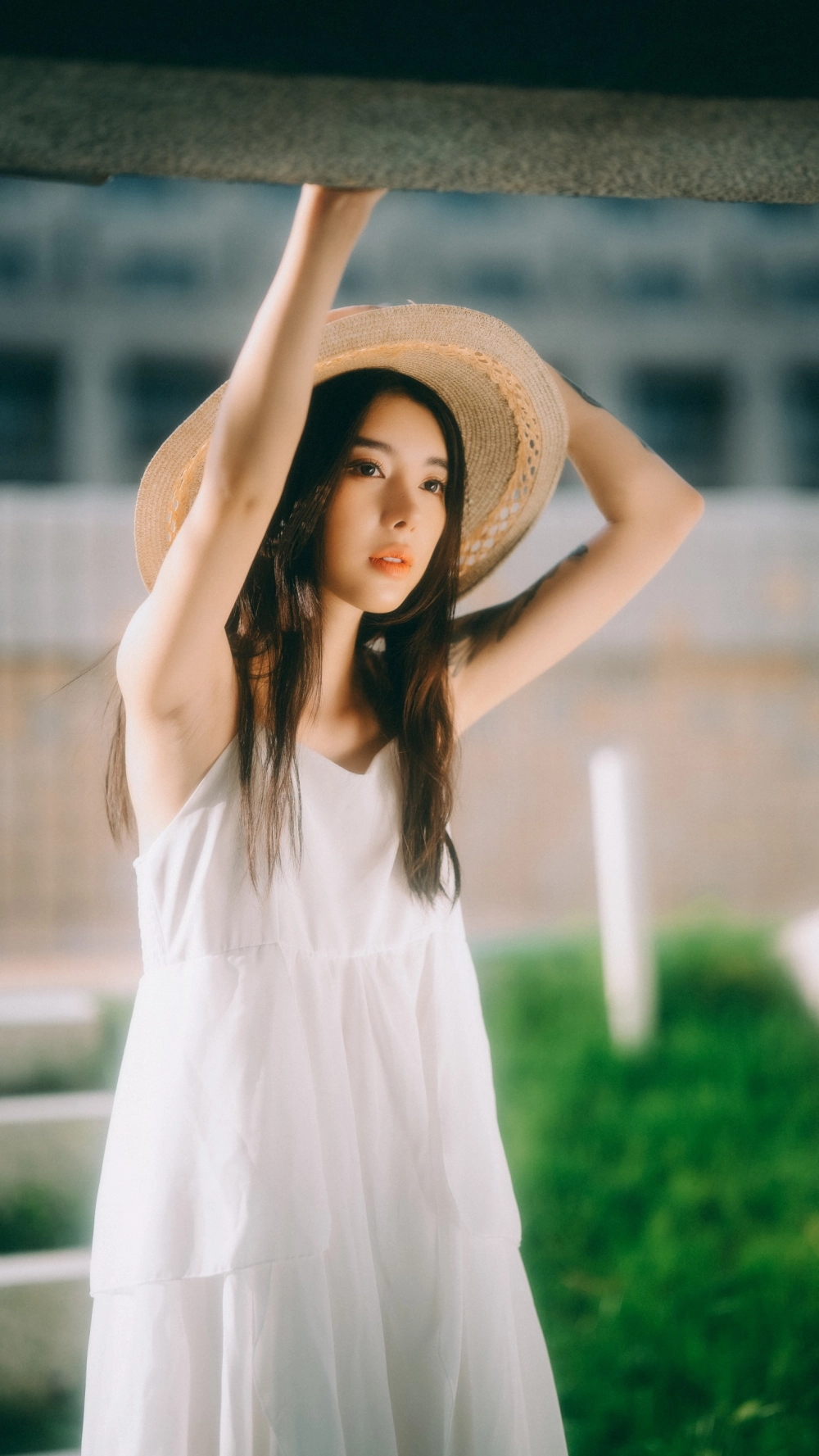 A sun-drenched photo of the beautiful Xiao Yueyue