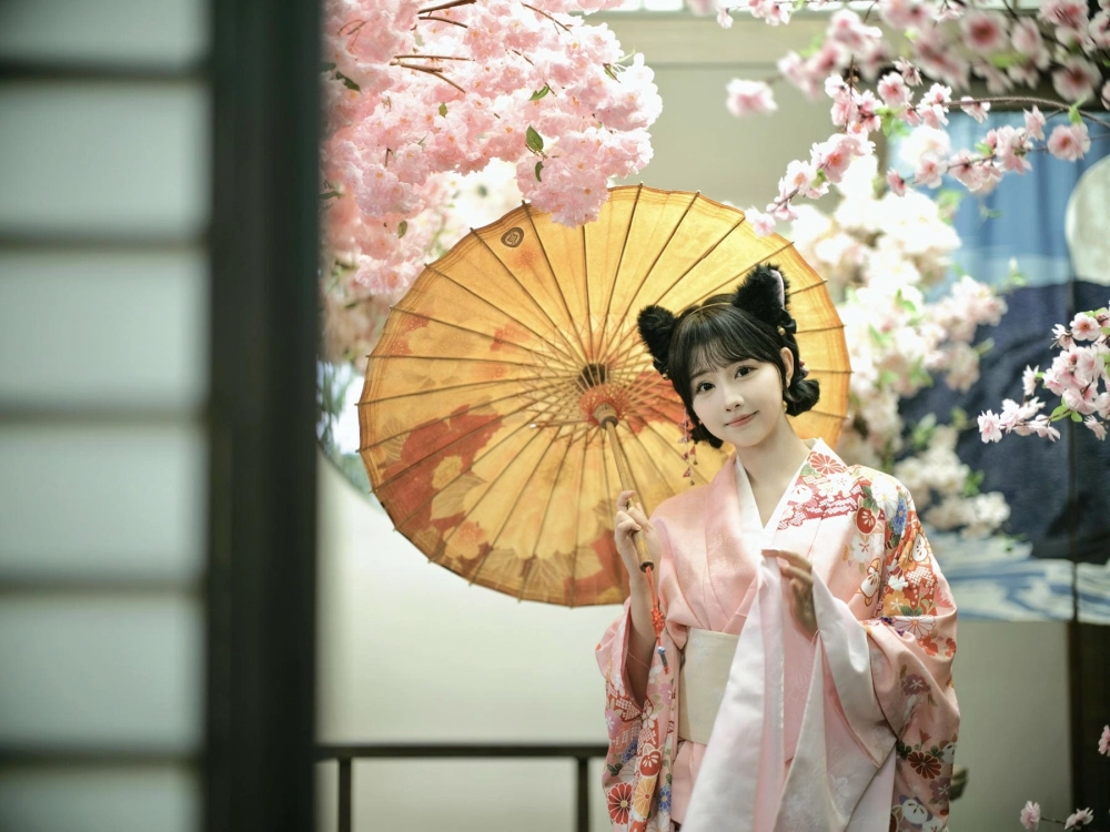 A candid and happy moment with Xiaoguan