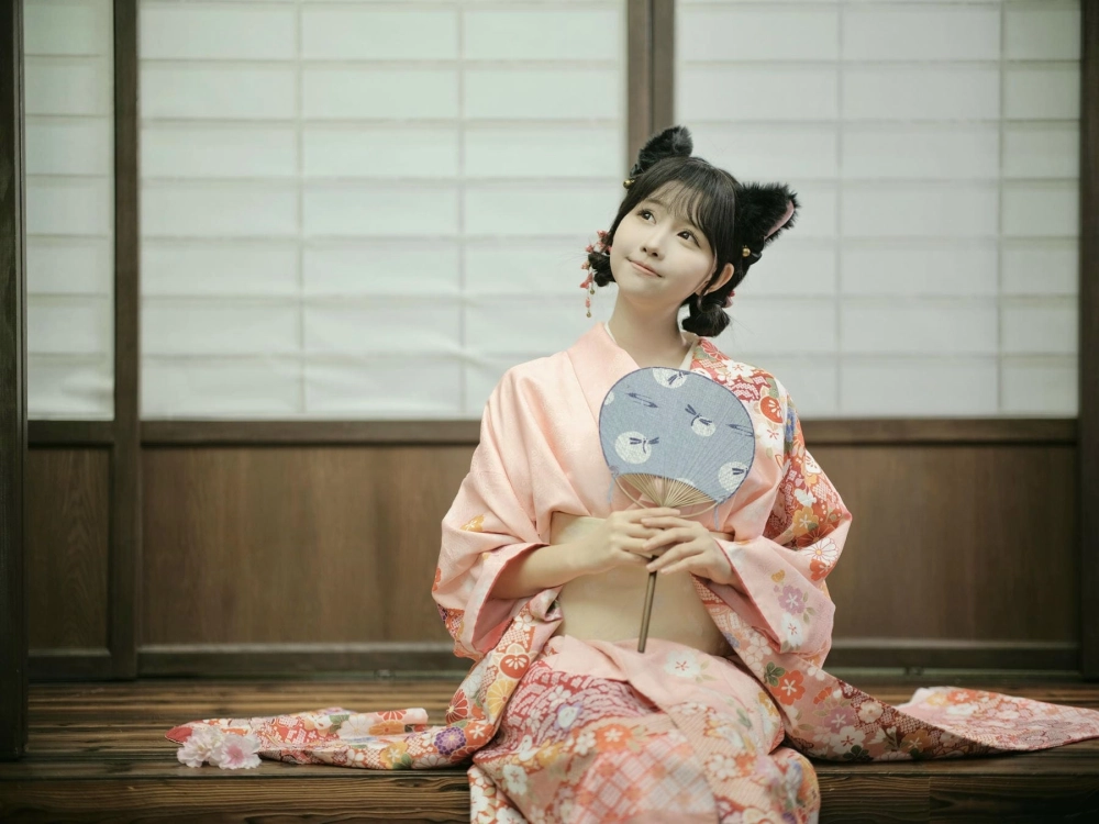 Xiaoguan showcasing her natural beauty