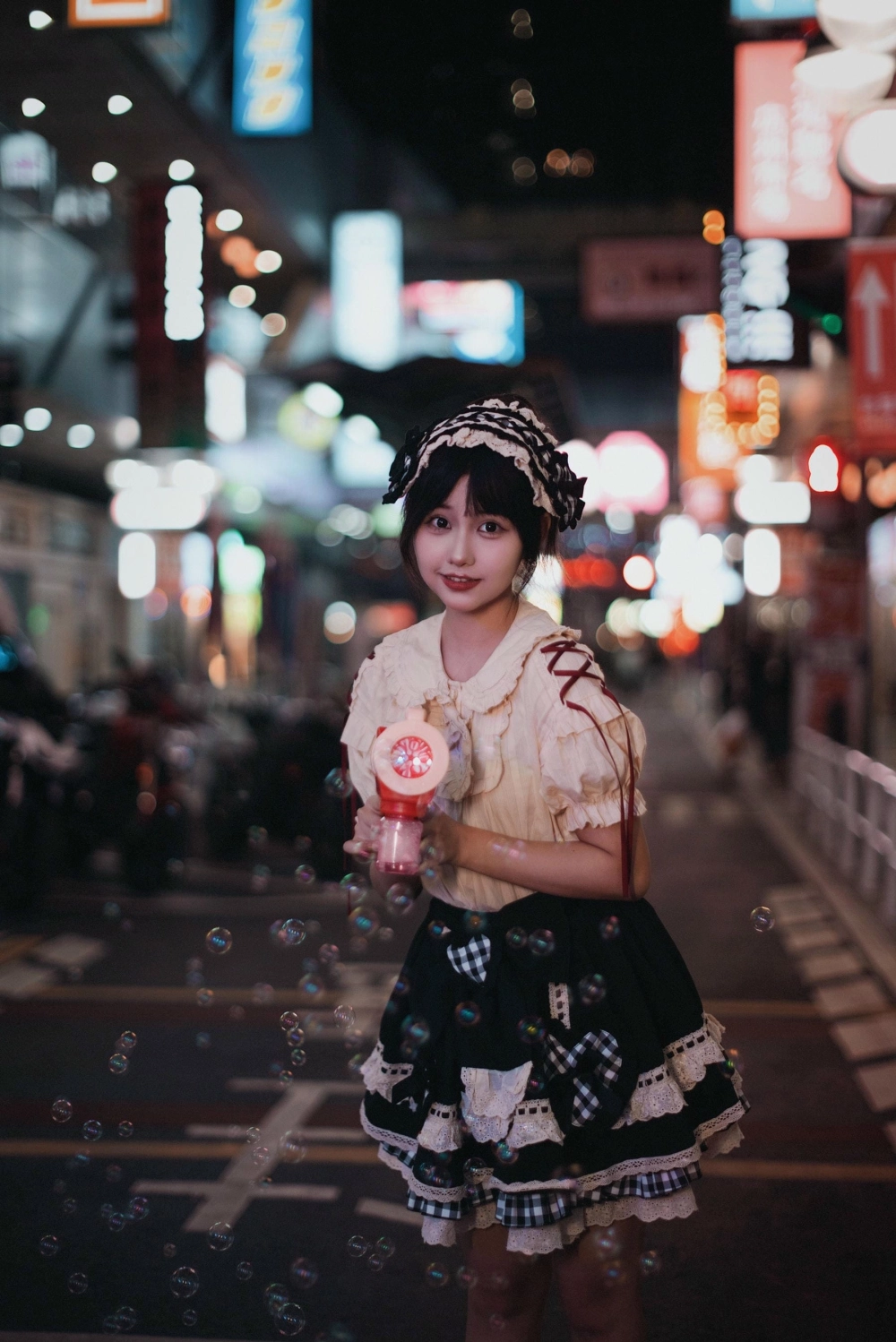 A lovely and delightful pose by Xiaoguan