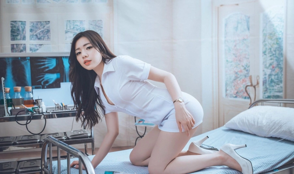 Xie Liqi in a high-fashion setting