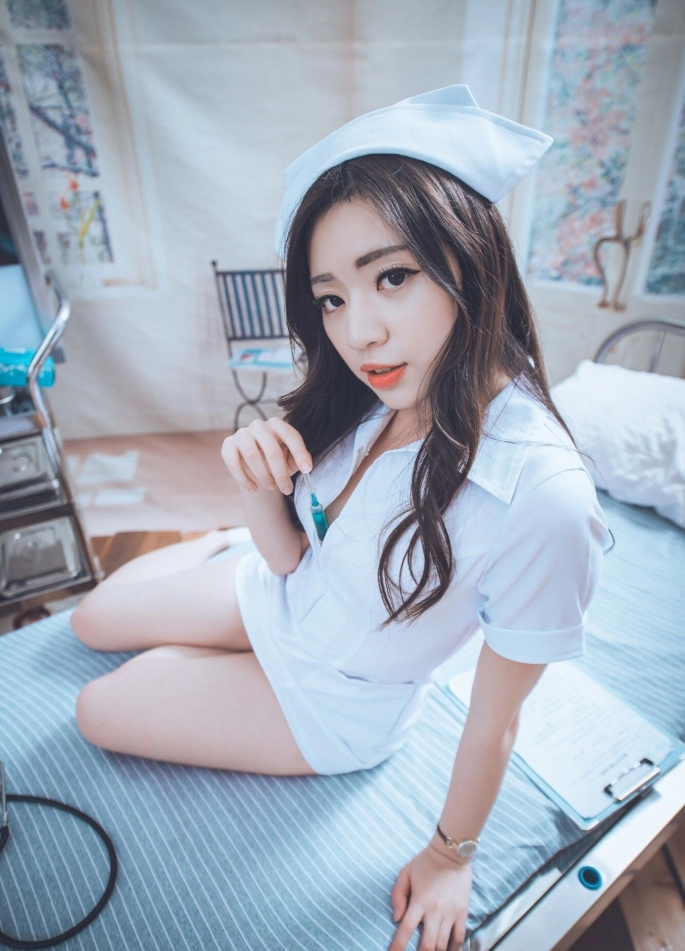 Seductive gaze from the amazing Xie Yuqi