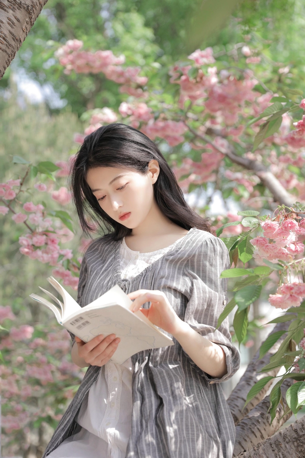Xu Jiayue's signature outdoor modeling style