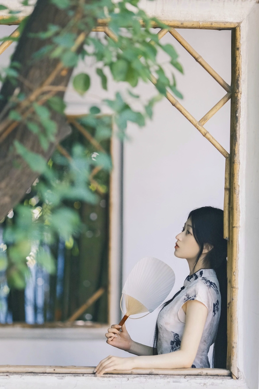 A candid moment with Xu Jiayue in nature