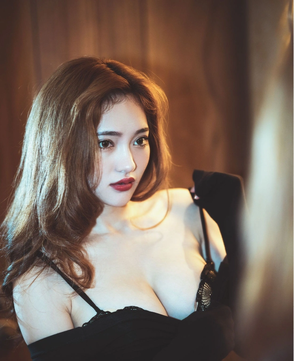 Admiring the flawless sophistication of Xu Peijing