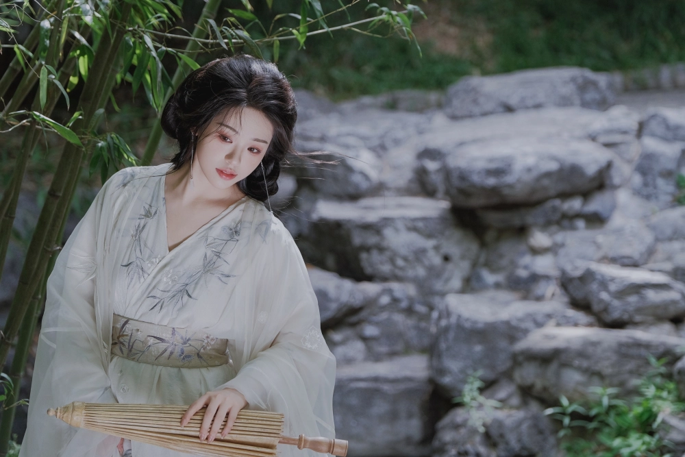 Captivated by the gentle, alluring spirit of Yaoyao