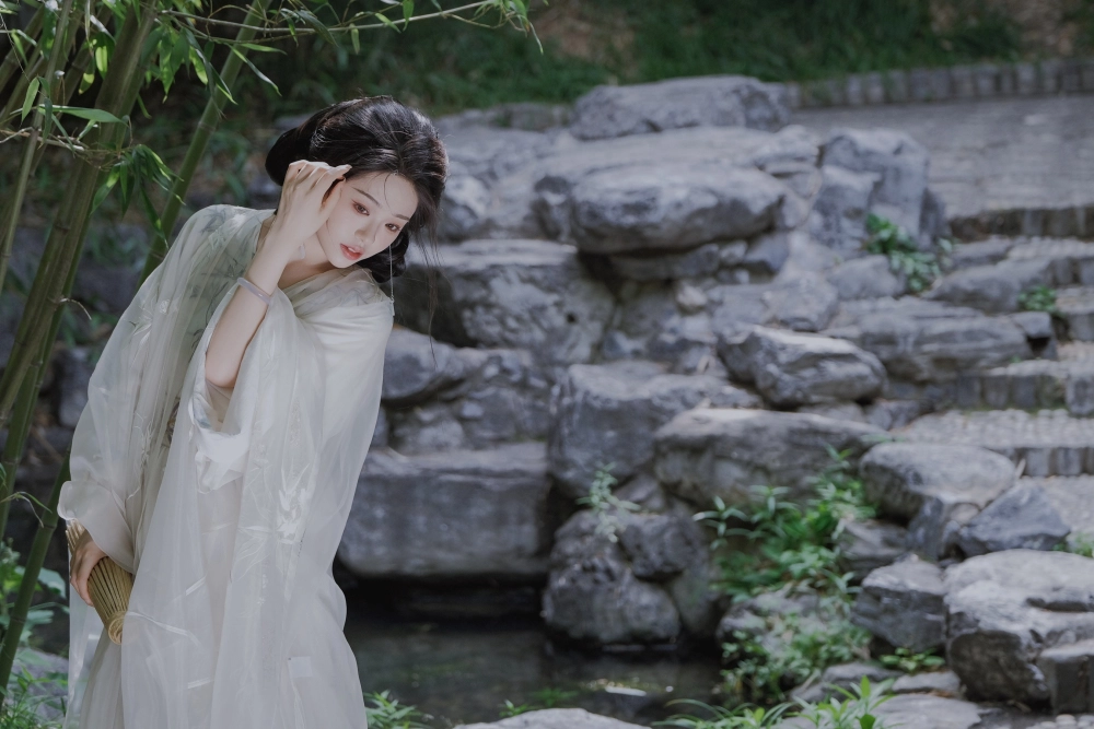 Falling deeper for this undeniable Yaoyao temptress