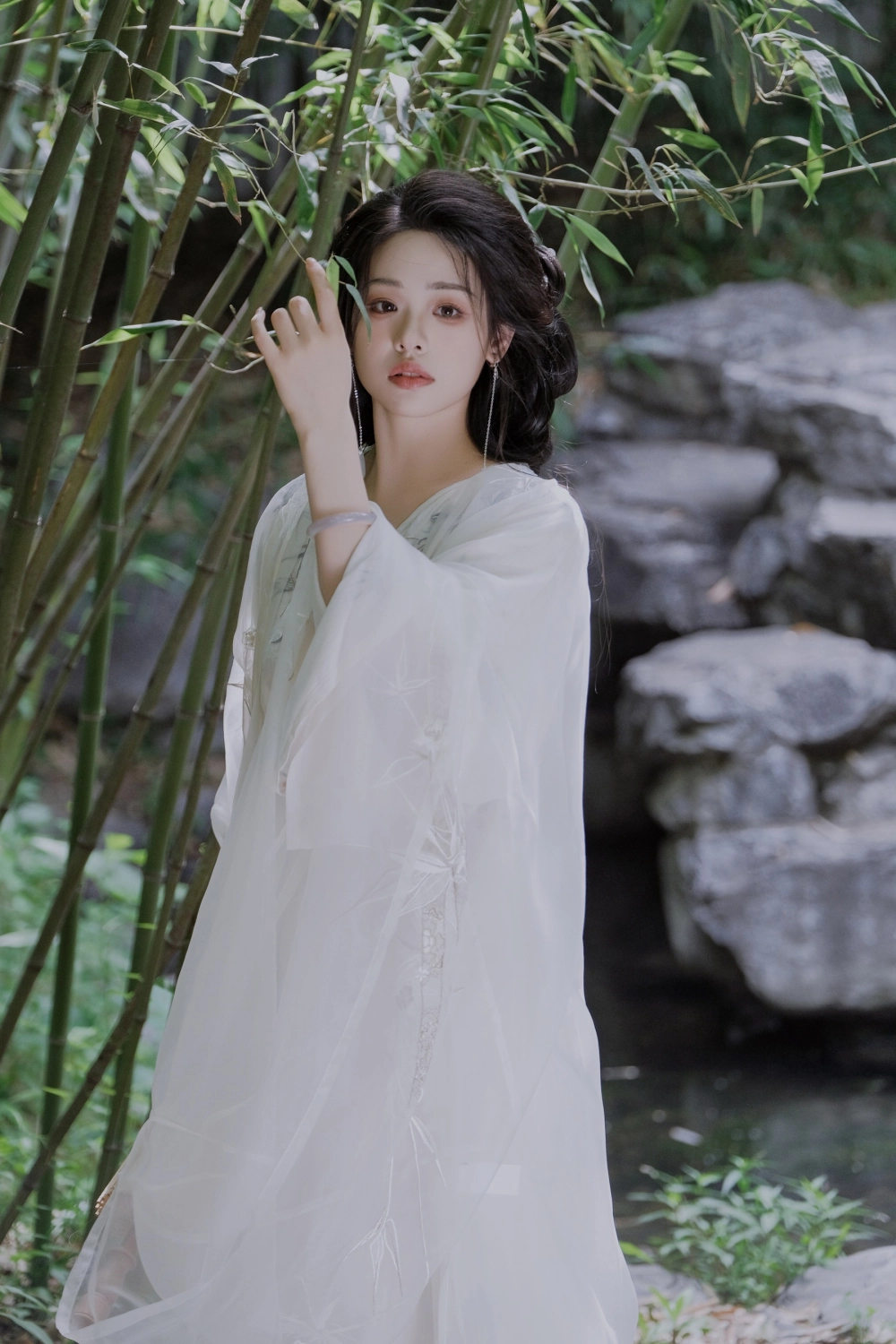 Elegance meets playful seduction in a single Yaoyao