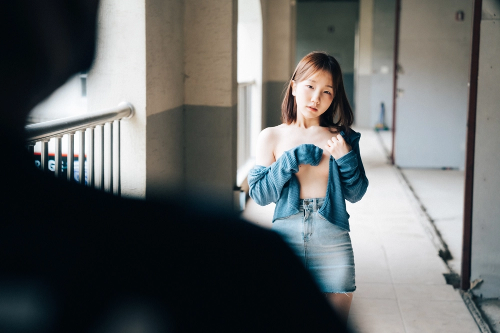 Explore Yeri unique charm in every pose