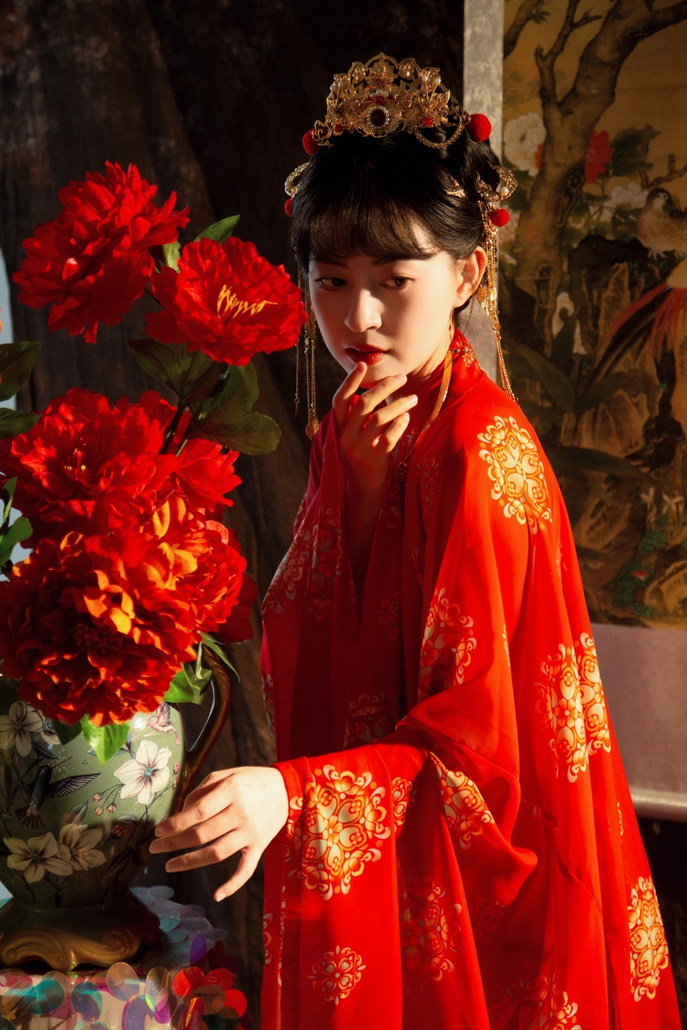 The gentle poise of Yi Xuan