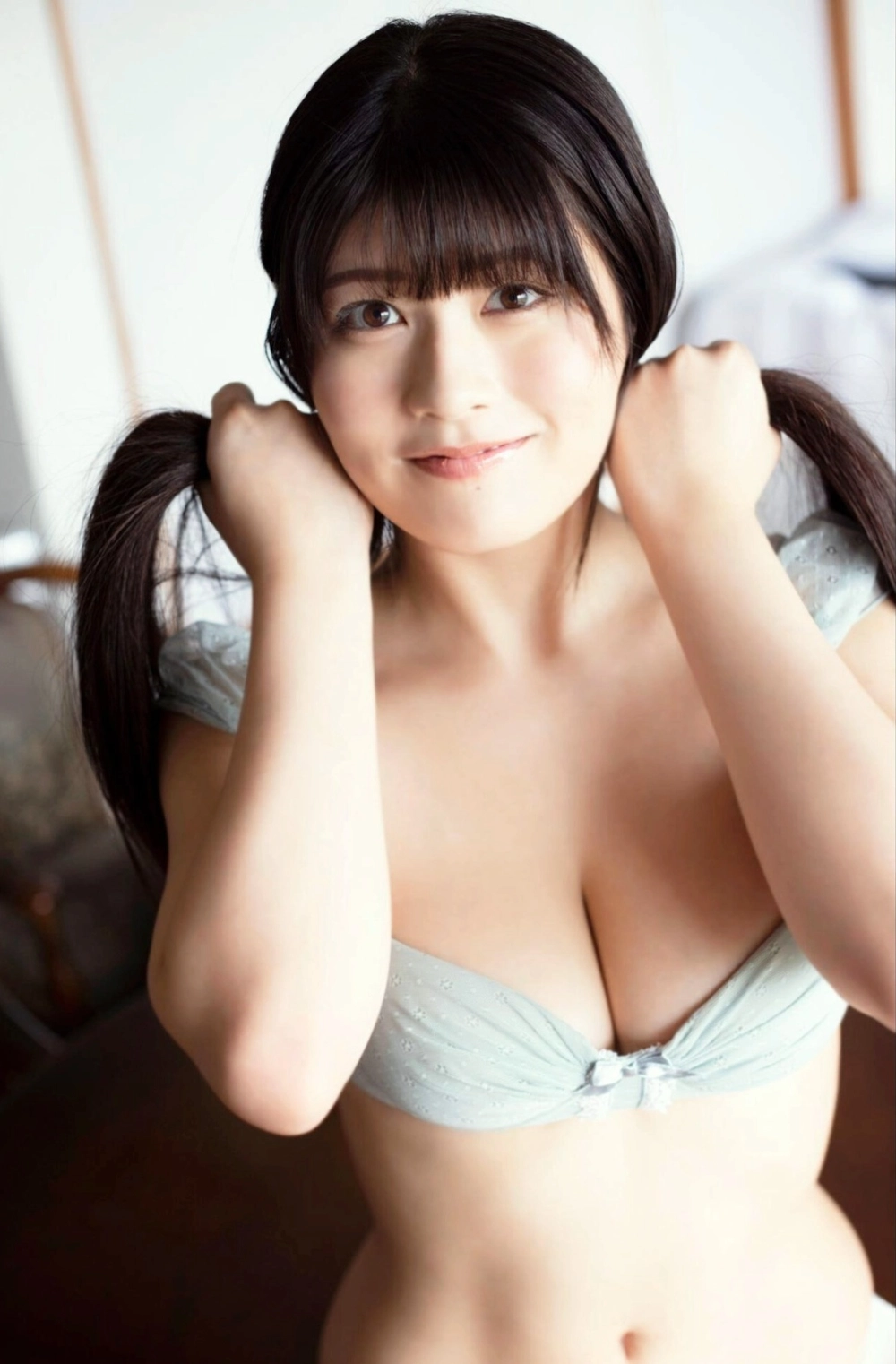 Irresistible Yoshino Chitose feeling this vibe