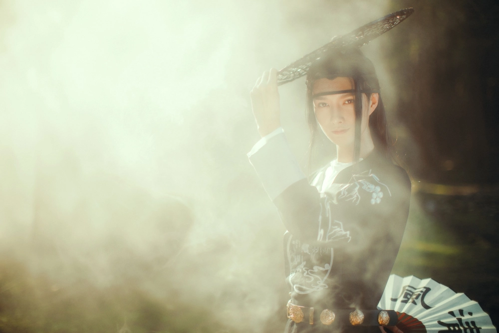 A dramatic portrait of You Xiaoqi in costume