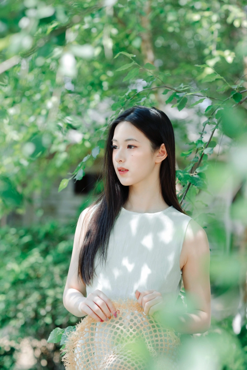 The enchanting smile of Yu Han