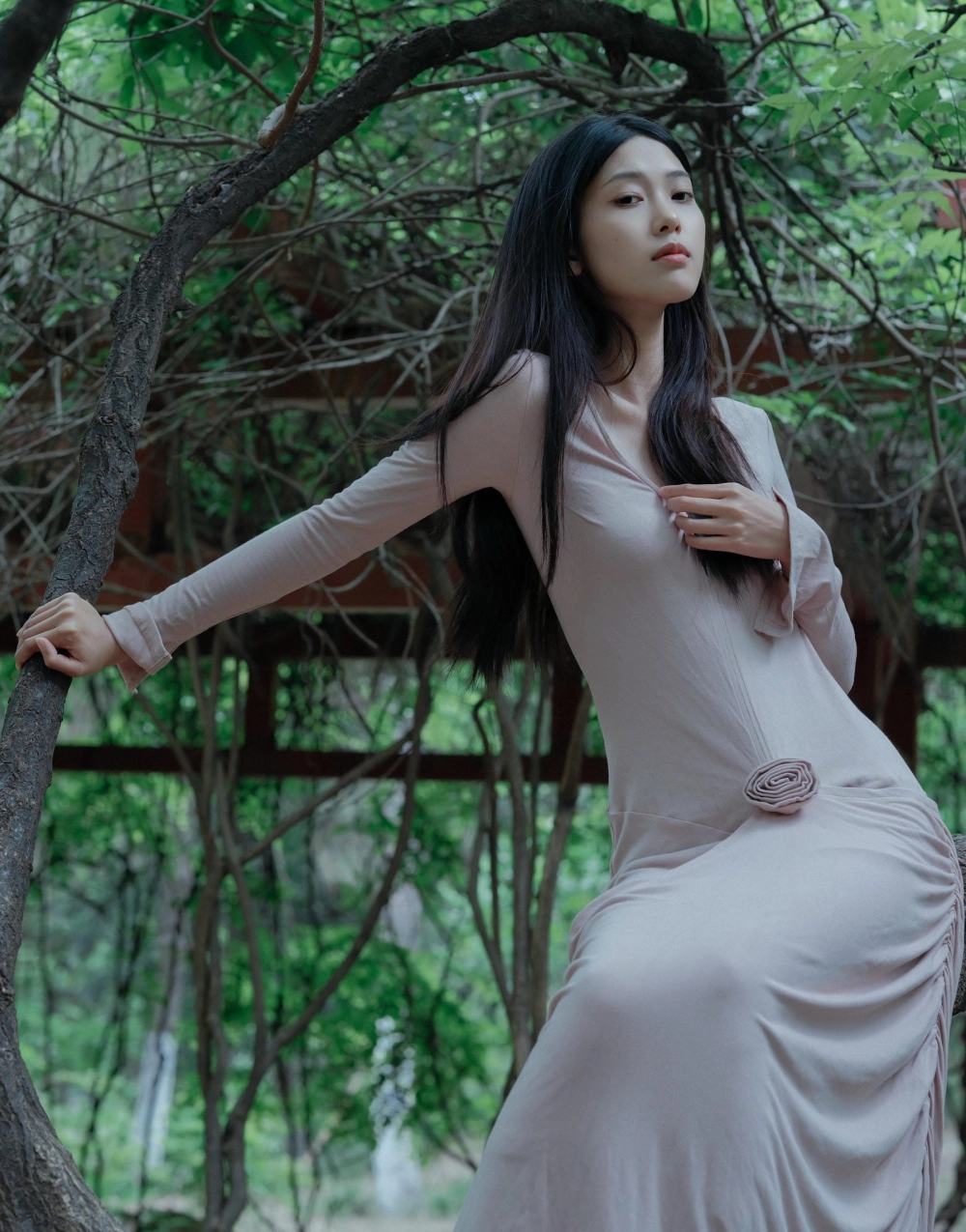 A sophisticated look from Yu Qingfeng