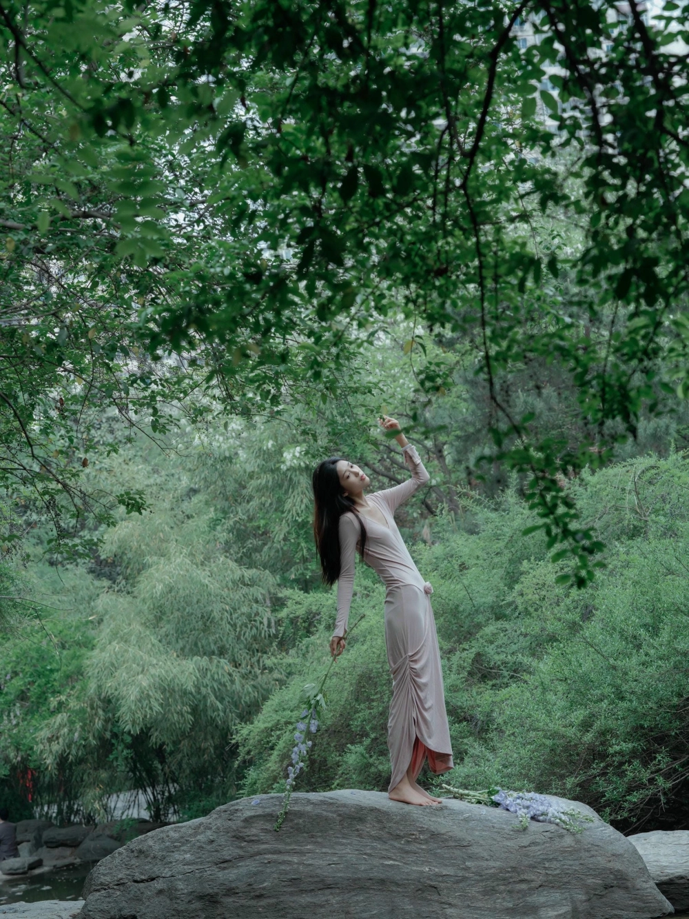 Yu Qingfeng in soft lighting