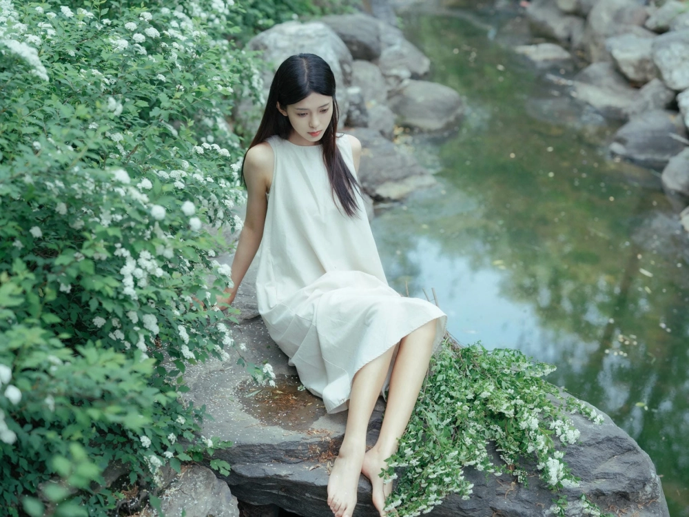 Yu Qingfeng embodying pure elegance