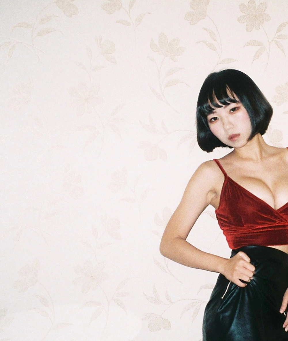 Witness the breathtaking charm of a true Yu Xin muse