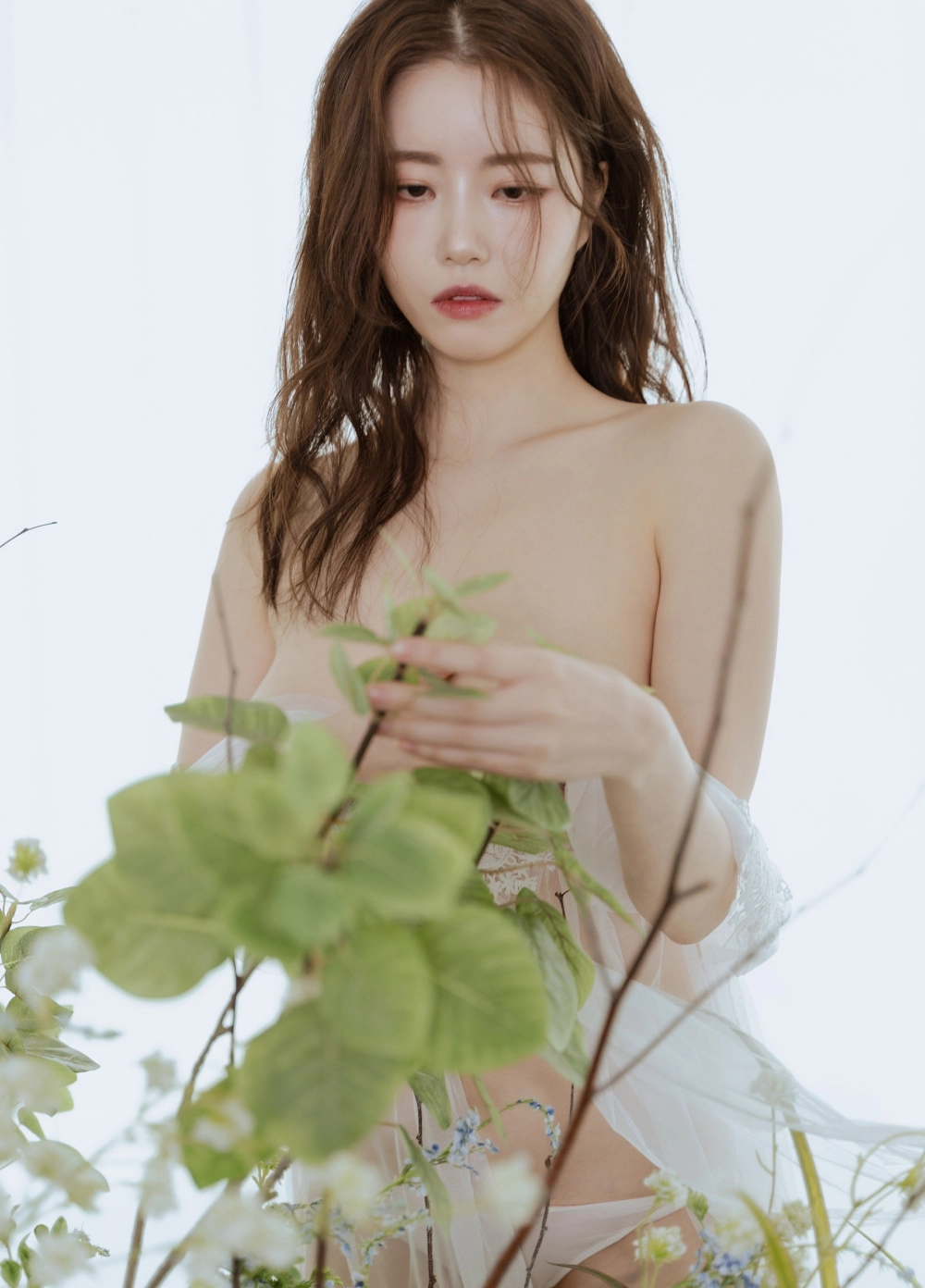 Enjoy the visual art of YUA online