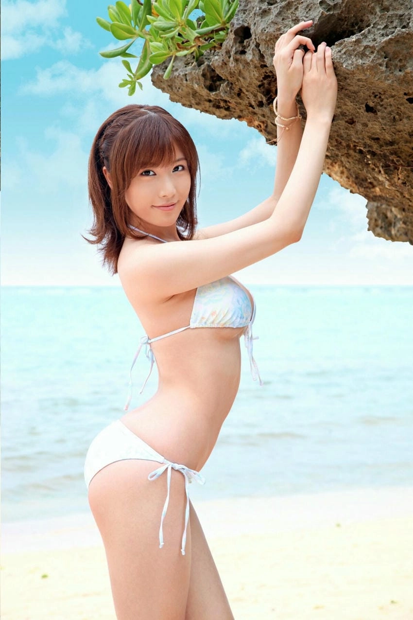 Yui Akane a vision of breathtaking, feminine charm
