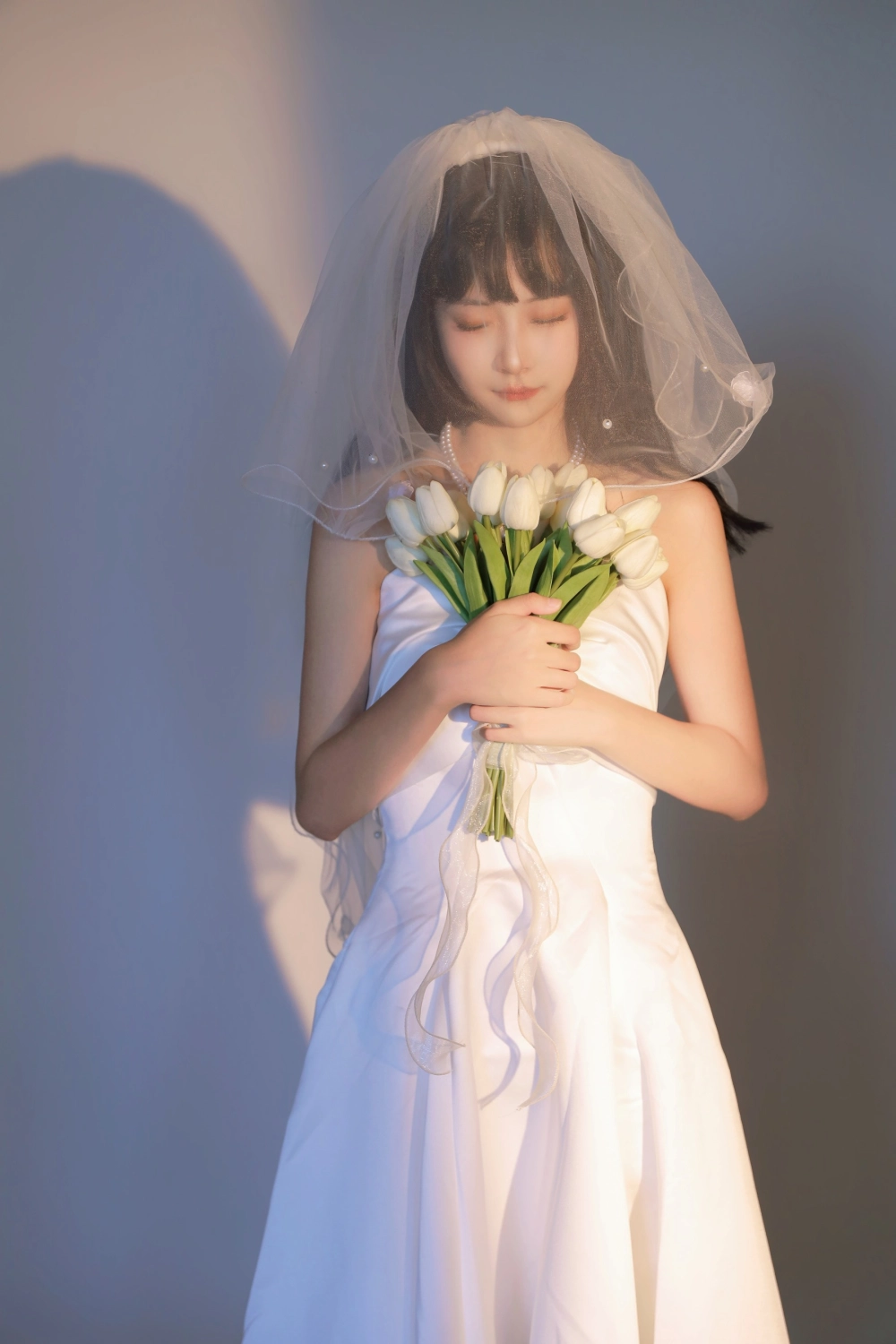 The captivating presence of Yui Goldfish