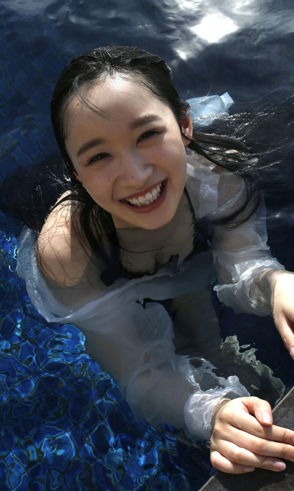 Yui Tsuji winning hearts with every sensual look and pose