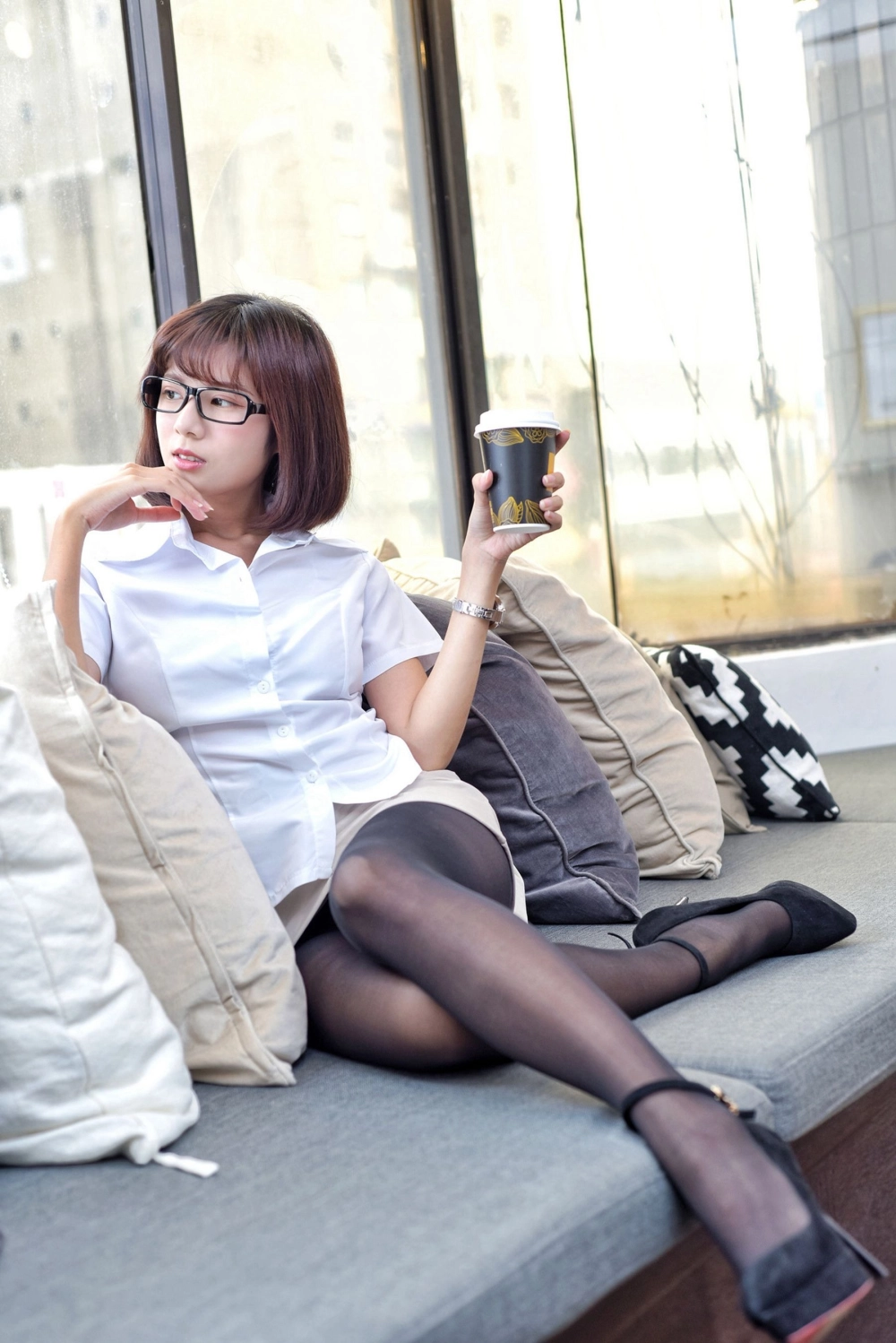 Her radiant beauty is the signature of Yuima Hou