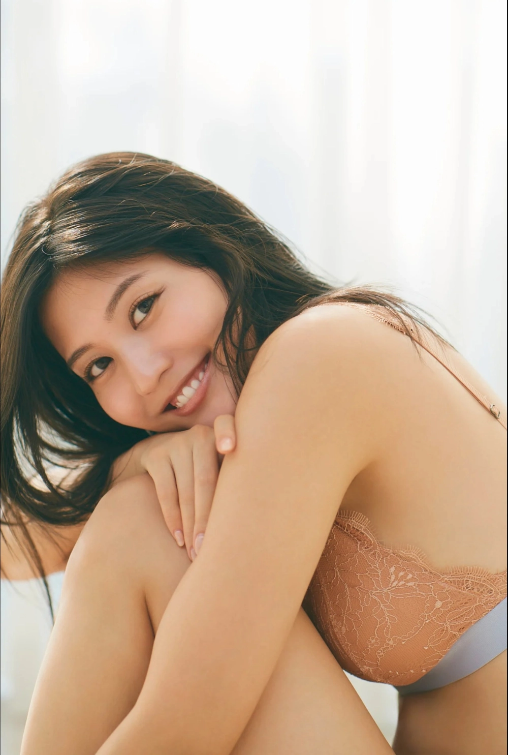 Seductive power in Yume Hayashi's gaze
