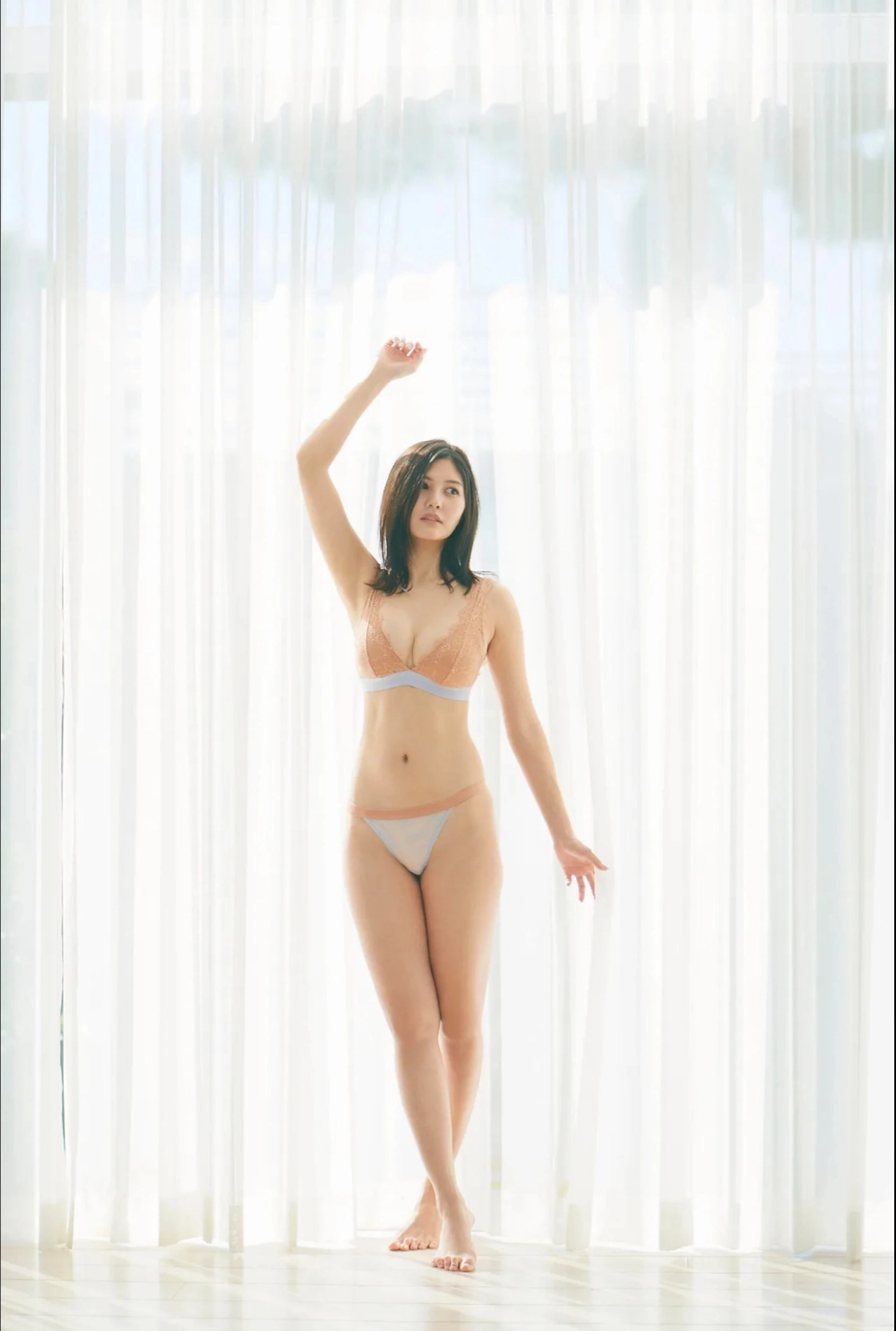 The flawless elegance of idol Yume Hayashi