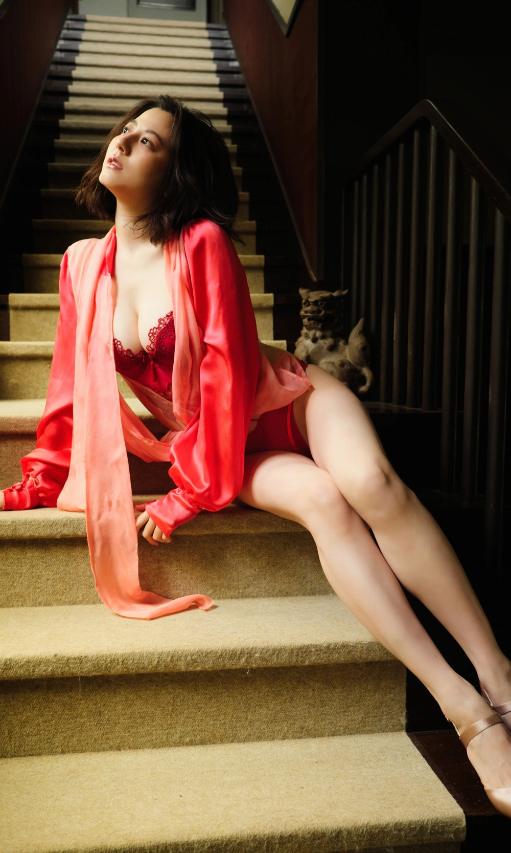 Seductive gaze and charming smile of Yumi Sugimoto