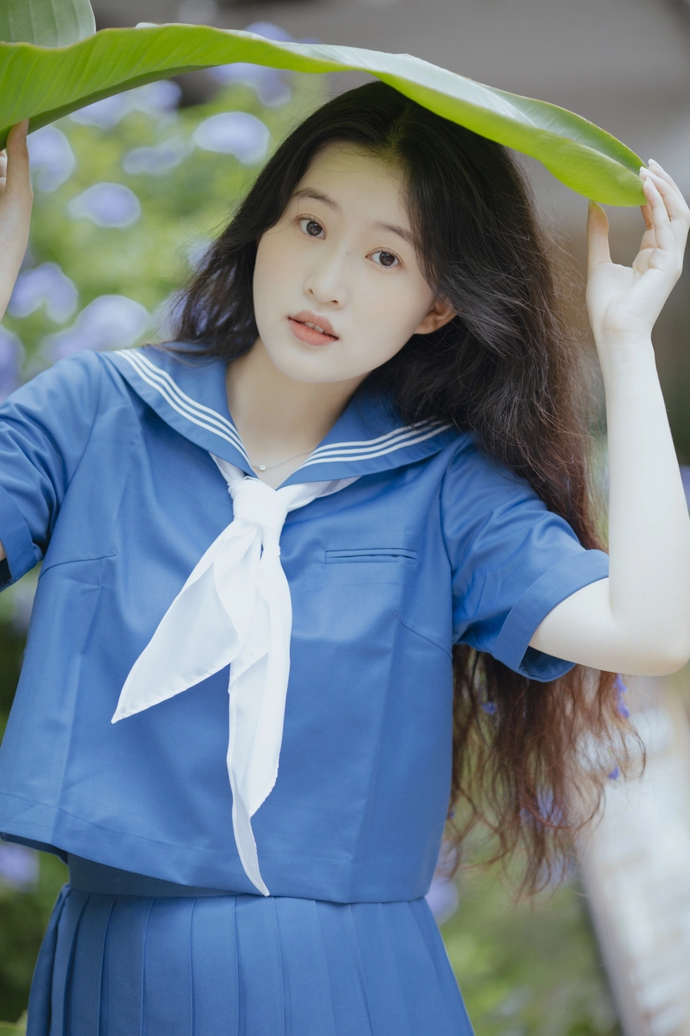 She rocks that charming Yuu vibe effortlessly