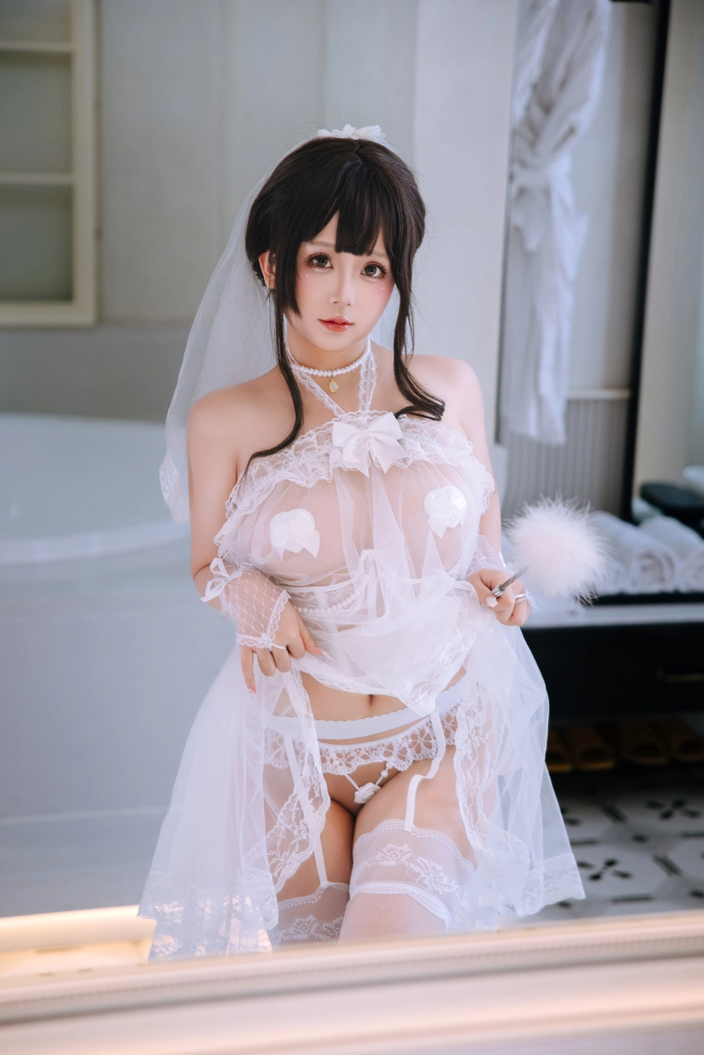 Yuuhui looking radiant in white