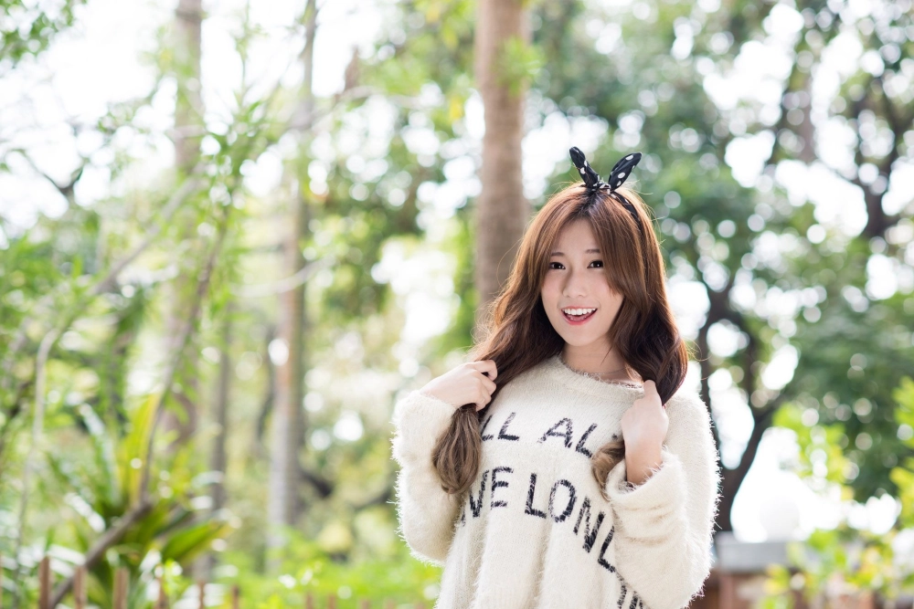 Discover Zhang Chushan’s enchanting photoshoot moments