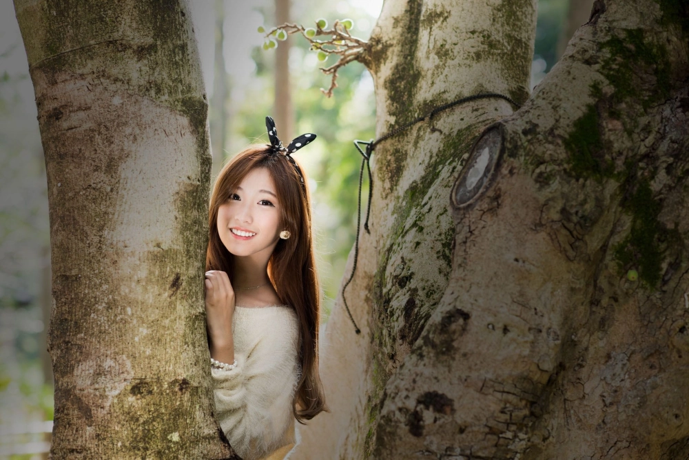 Pure magnetism radiates from the stunning Zhang Chushan