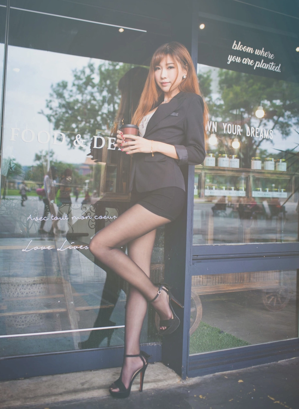 Goddess level aura radiates from Zhang Minjing today