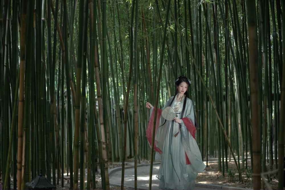 Vintage charm featuring Zhizhi Qi