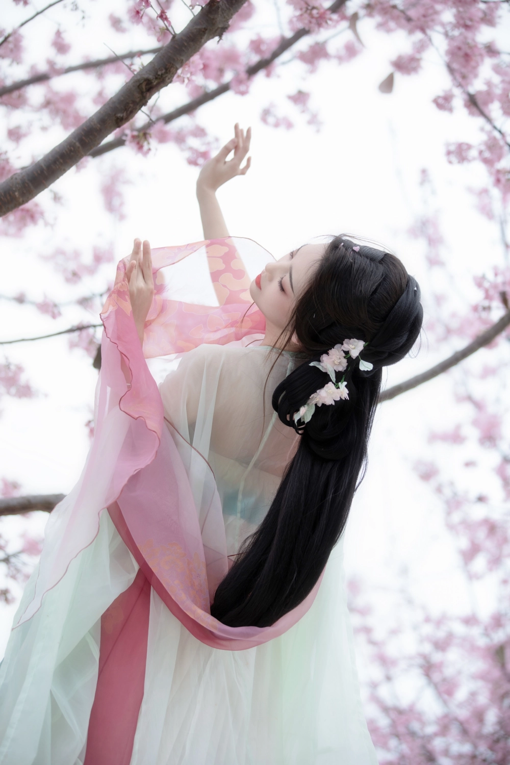 The subtle power in Zhizhi Qi's gaze