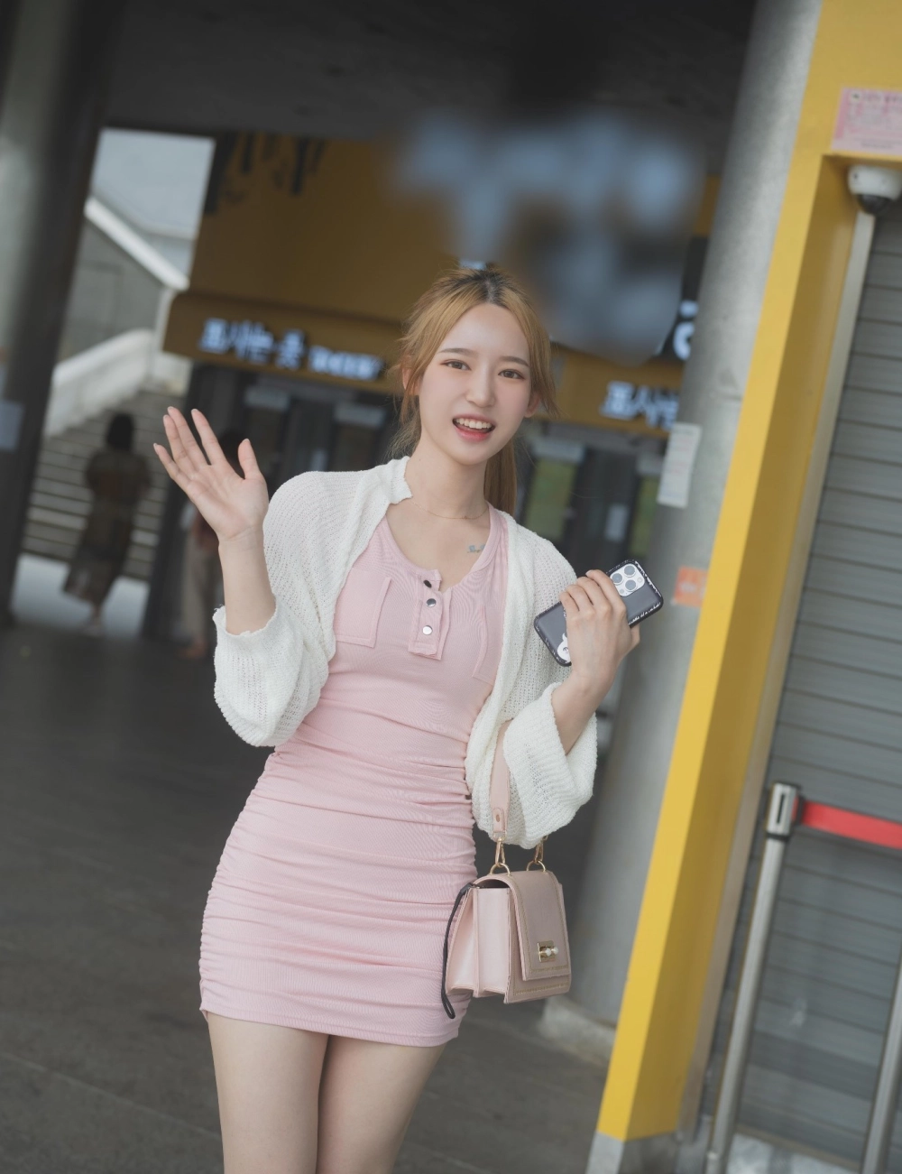 Alas soft allure flowing through a captivating presence