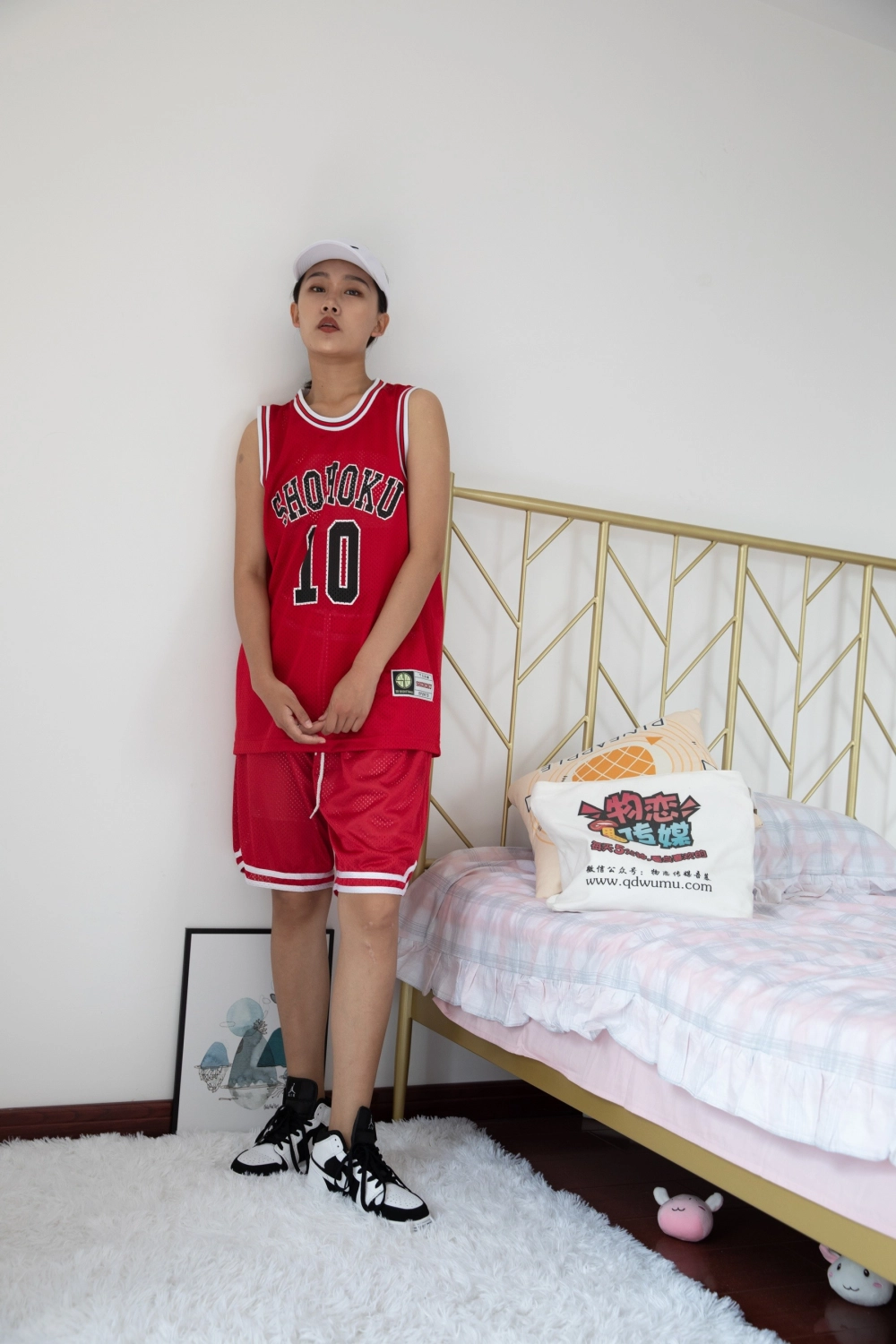 Wanting radiates beauty with tasteful allure