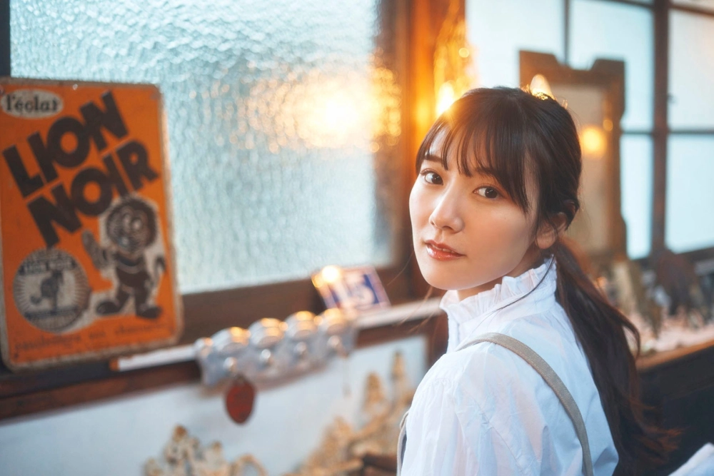 Kawada Yang Cai sensual mood expressed through refined style