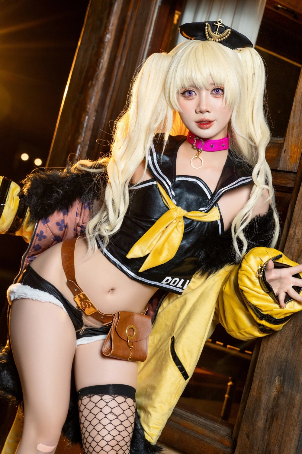 PoppaChan draws eyes with natural sensual energy